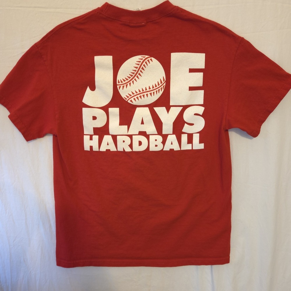 VINTAGE Joe's Crab Shack RARE Joe Plays Hardball Baseball Theme Red TShirt Sz‎ M